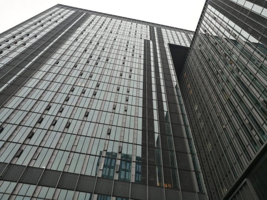 จีน โครงสร้างเหล็กสูงหลายชั้นโรงแรมสำนักงานเชิงพาณิชย์จุ่มร้อนชุบสังกะสี ผู้ผลิต