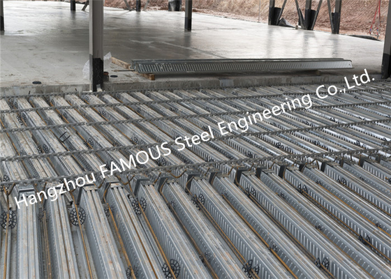 จีน Fabrication Members Steel Deck โครงสร้างเหล็กขึ้นรูปเย็น 980mm ผู้ผลิต