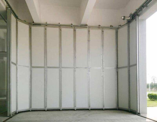 จีน ประตูโรงรถหุ้มฉนวนบานเลื่อนด้านข้าง 25m / S พร้อม Vision Windows And Wicket ผู้ผลิต
